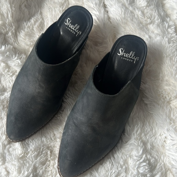 Women’s.   Shelley’s London  Black shoes - Picture 2 of 4